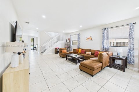 Купить виллу или дом в Хомстед, Флорида 5 спален, 315.77м2, № 1968552 - фото 4