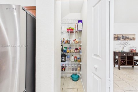 Купить виллу или дом в Хомстед, Флорида 5 спален, 315.77м2, № 1968552 - фото 11