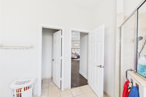 Купить виллу или дом в Хомстед, Флорида 5 спален, 315.77м2, № 1968552 - фото 25