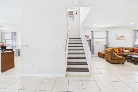 Купить виллу или дом в Хомстед, Флорида 5 спален, 315.77м2, № 1968552 - фото 7