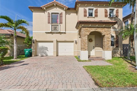 Купить виллу или дом в Хомстед, Флорида 5 спален, 315.77м2, № 1968552 - фото 2