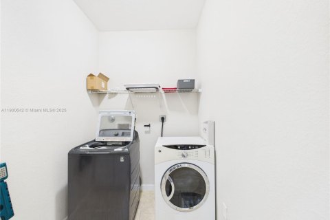 Купить виллу или дом в Хомстед, Флорида 5 спален, 315.77м2, № 1968552 - фото 27