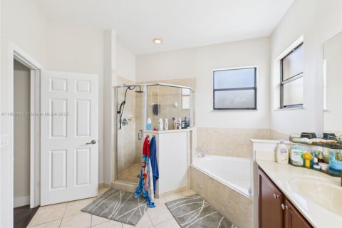 Купить виллу или дом в Хомстед, Флорида 5 спален, 315.77м2, № 1968552 - фото 24