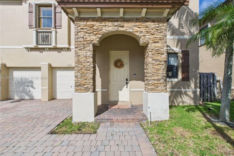 Купить виллу или дом в Хомстед, Флорида 5 спален, 315.77м2, № 1968552 - фото 3