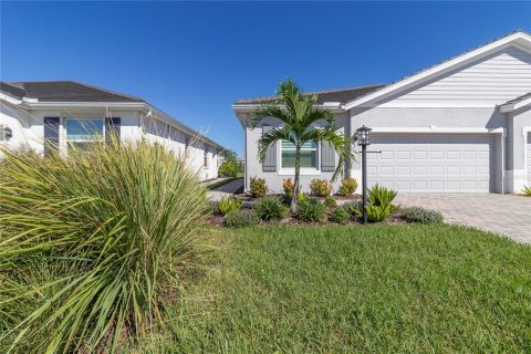 Villa ou maison à louer à Lakewood Ranch, Floride: 3 chambres, 145.76 m2 № 2419814 - photo 9