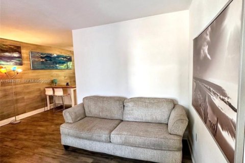 Apartment in Miami, Florida 36.42 sq.m. № 2000709 - photo 5