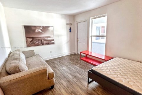 Apartment in Miami, Florida 36.42 sq.m. № 2000709 - photo 10