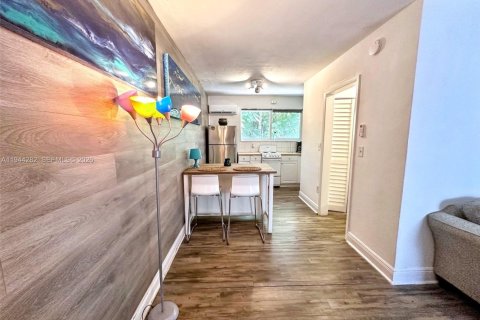 Studio in Miami, Florida № 2000709