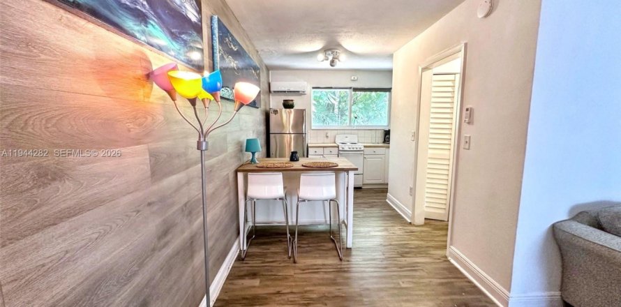 Studio in Miami, Florida № 2000709