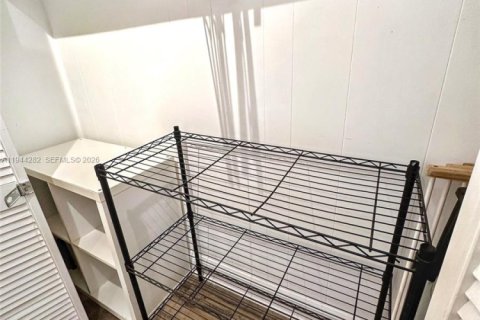 Apartment in Miami, Florida 36.42 sq.m. № 2000709 - photo 11