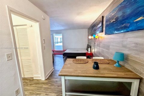 Apartment in Miami, Florida 36.42 sq.m. № 2000709 - photo 9