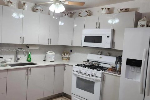 Снять в аренду виллу или дом в Хомстед, Флорида 2 спальни, 229.47м2, № 1989514 - фото 3