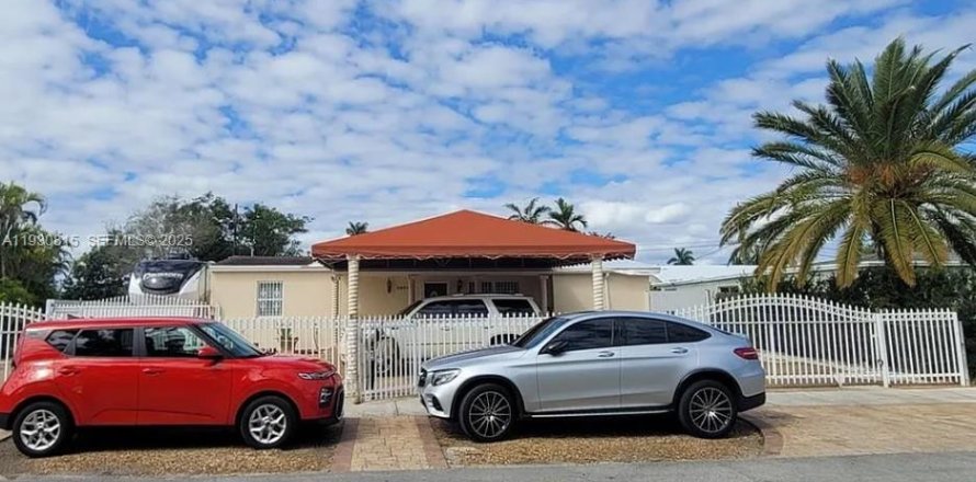 Дом в Хомстед, Флорида 2 спальни, 229.47м2 № 1989514