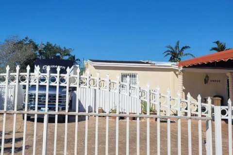 Снять в аренду виллу или дом в Хомстед, Флорида 2 спальни, 229.47м2, № 1989514 - фото 2
