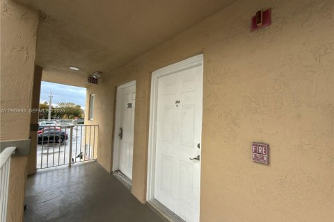 Снять в аренду квартиру в Хайалиа, Флорида 2 спальни, 89.19м2, № 2060373 - фото 6