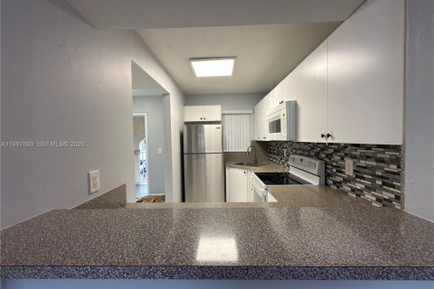 Снять в аренду квартиру в Хайалиа, Флорида 2 спальни, 89.19м2, № 2060373 - фото 12