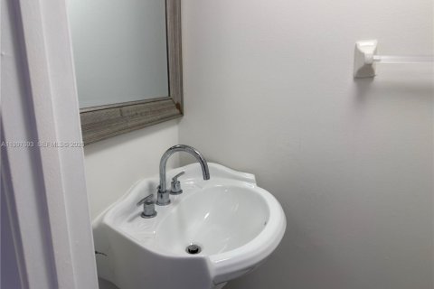 Снять в аренду квартиру в Хайалиа, Флорида 2 спальни, 89.19м2, № 2060373 - фото 27