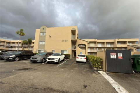 Снять в аренду квартиру в Хайалиа, Флорида 2 спальни, 89.19м2, № 2060373 - фото 3