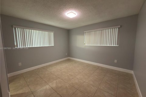 Снять в аренду квартиру в Хайалиа, Флорида 2 спальни, 89.19м2, № 2060373 - фото 13