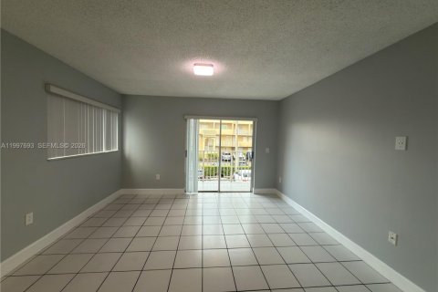 Снять в аренду квартиру в Хайалиа, Флорида 2 спальни, 89.19м2, № 2060373 - фото 25