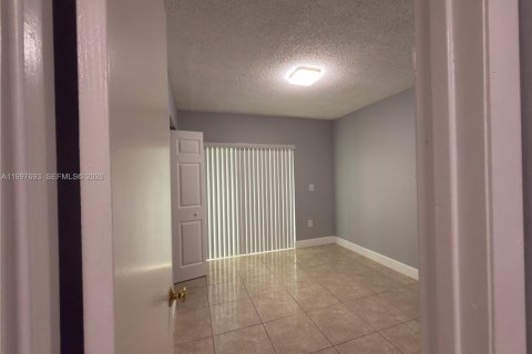 Снять в аренду квартиру в Хайалиа, Флорида 2 спальни, 89.19м2, № 2060373 - фото 18