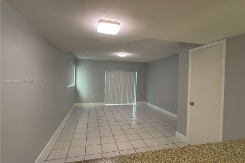 Снять в аренду квартиру в Хайалиа, Флорида 2 спальни, 89.19м2, № 2060373 - фото 21