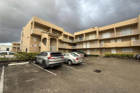 Снять в аренду квартиру в Хайалиа, Флорида 2 спальни, 89.19м2, № 2060373 - фото 4