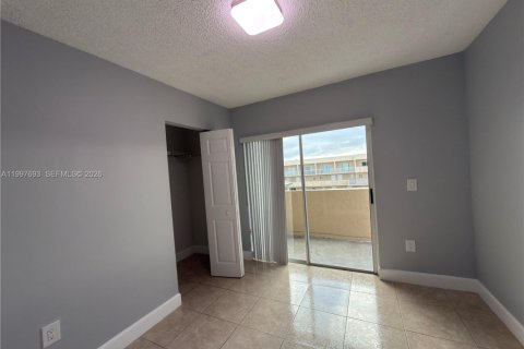 Снять в аренду квартиру в Хайалиа, Флорида 2 спальни, 89.19м2, № 2060373 - фото 16