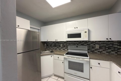 Снять в аренду квартиру в Хайалиа, Флорида 2 спальни, 89.19м2, № 2060373 - фото 10