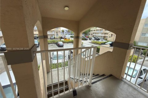 Снять в аренду квартиру в Хайалиа, Флорида 2 спальни, 89.19м2, № 2060373 - фото 7