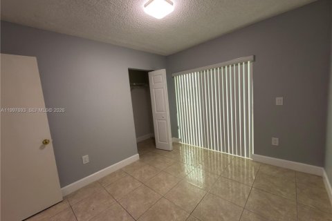 Снять в аренду квартиру в Хайалиа, Флорида 2 спальни, 89.19м2, № 2060373 - фото 17