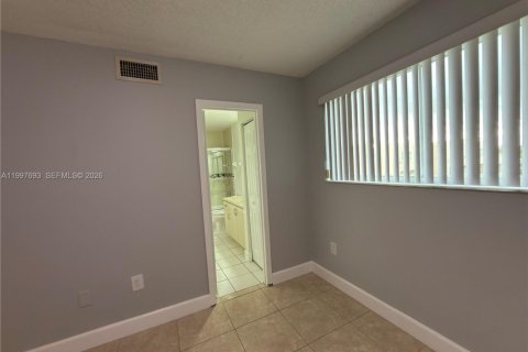 Снять в аренду квартиру в Хайалиа, Флорида 2 спальни, 89.19м2, № 2060373 - фото 20