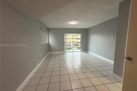 Снять в аренду квартиру в Хайалиа, Флорида 2 спальни, 89.19м2, № 2060373 - фото 28