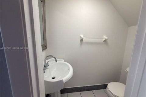 Снять в аренду квартиру в Хайалиа, Флорида 2 спальни, 89.19м2, № 2060373 - фото 26