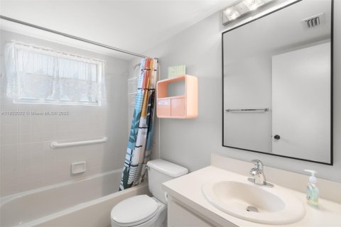 Condo in Margate, Florida, 2 bedrooms  № 1783826 - photo 16