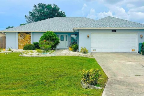 Casa en venta en Port Charlotte, Florida, 3 dormitorios, 168.71 m2 № 1902703 - foto 1