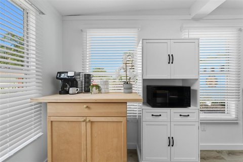 Casa en venta en Pinellas Park, Florida, 2 dormitorios, 72.46 m2 № 1910807 - foto 12