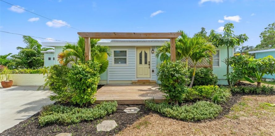 House in Pinellas Park, Florida 2 bedrooms, 72.46 sq.m. № 1910807