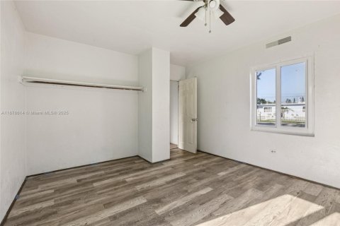 Villa ou maison à vendre à Homestead, Floride: 2 chambres, 46.82 m2 № 1950039 - photo 18