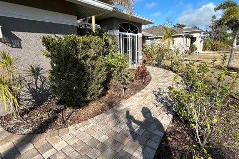 Villa ou maison à vendre à Rotonda, Floride: 3 chambres, 175.68 m2 № 2098559 - photo 2
