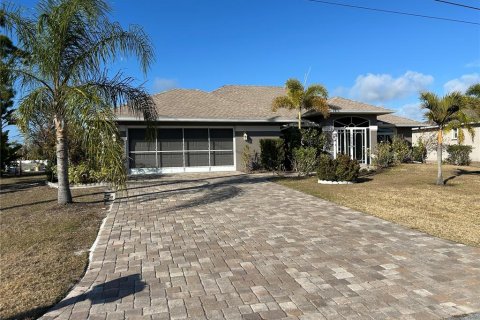 Villa ou maison à Rotonda, Floride 3 chambres, 175.68 m2 № 2098559