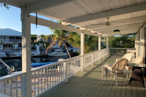 House in Islamorada, Village of Islands, Florida 4 bedrooms, 158.68 sq.m. № 1726492 - photo 5