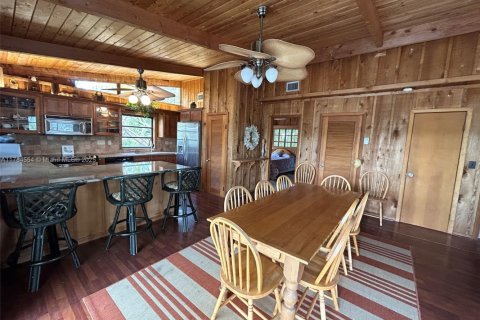 House in Islamorada, Village of Islands, Florida 4 bedrooms, 158.68 sq.m. № 1726492 - photo 6