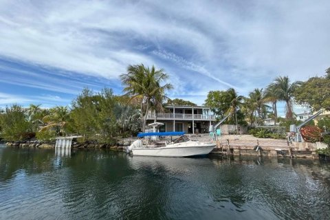 House in Islamorada, Village of Islands, Florida 4 bedrooms, 158.68 sq.m. № 1726492 - photo 1