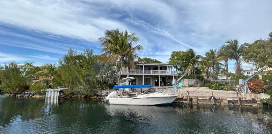 House in Islamorada, Village of Islands, Florida 4 bedrooms, 158.68 sq.m. № 1726492