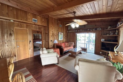 House in Islamorada, Village of Islands, Florida 4 bedrooms, 158.68 sq.m. № 1726492 - photo 11