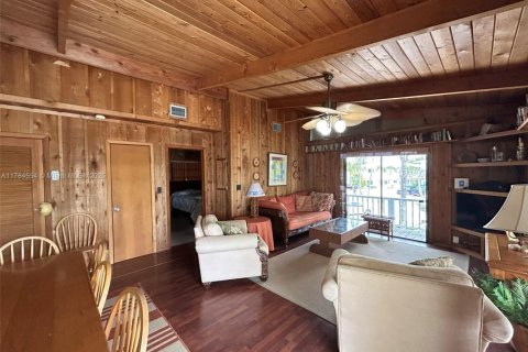 House in Islamorada, Village of Islands, Florida 4 bedrooms, 158.68 sq.m. № 1726492 - photo 12