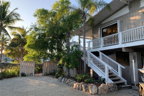 House in Islamorada, Village of Islands, Florida 4 bedrooms, 158.68 sq.m. № 1726492 - photo 4
