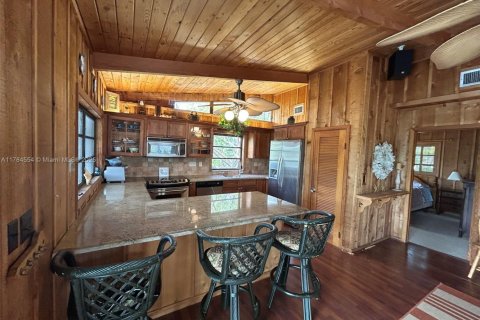 House in Islamorada, Village of Islands, Florida 4 bedrooms, 158.68 sq.m. № 1726492 - photo 8