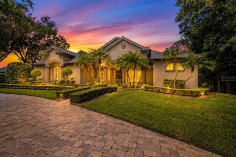 House in Tarpon Springs, Florida 5 bedrooms, 344.85 sq.m. № 2314895